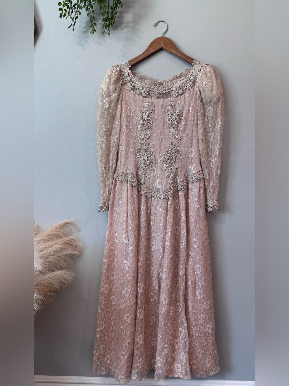 Cachet Lace Dress in Blush and Ivory size small